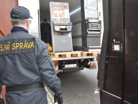 Olomouc customs officers hit hard: Two casinos closed for breaking the law!