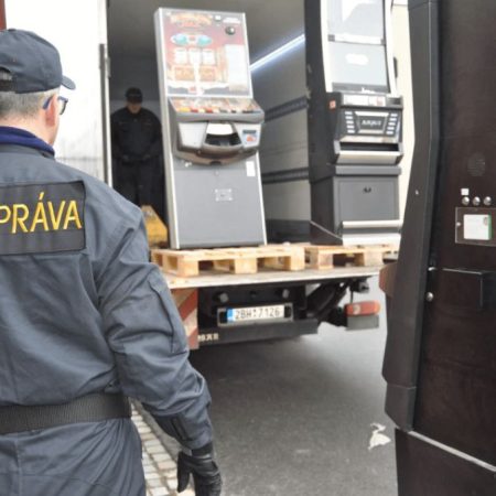 Olomouc customs officers hit hard: Two casinos closed for breaking the law!